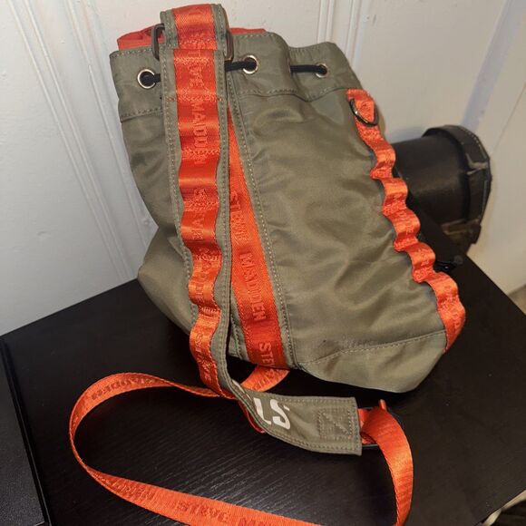 STEVE MADDEN OLIVE/ORANGE Multi BCASSY NYLON BACKPACK SLING BAG - Picture 3 of 4